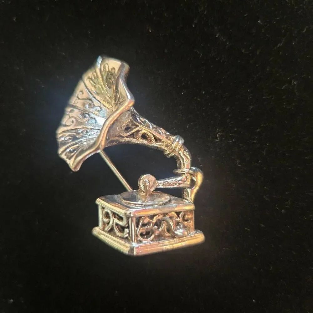 Danecraft Vintage Gramaphone Silver Tone Brooch Pin